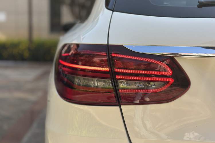 Used Mercedes-Benz C-Class 2019 C 260 Estate Exterior 6