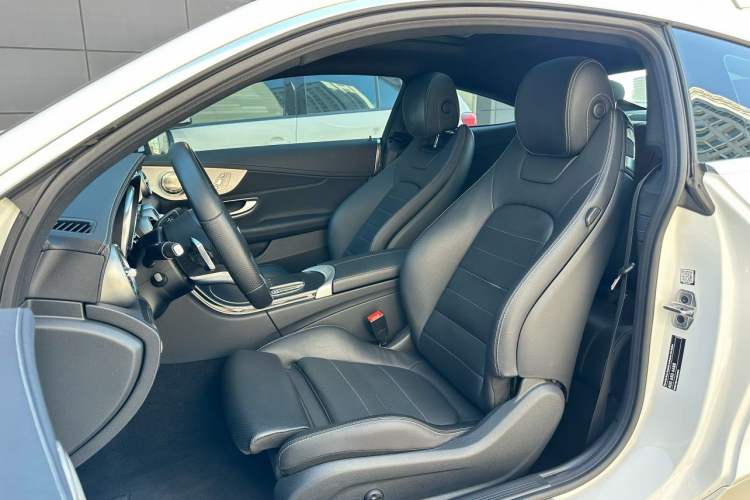 Used Mercedes-Benz C-Class 2019 C 260 Coupe Exterior 6