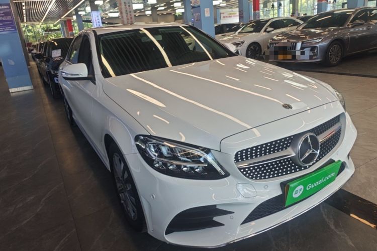 Used Mercedes-Benz C-Class 2019 C 180 L Fashion Edition Sport Version Front Right 45 Deg