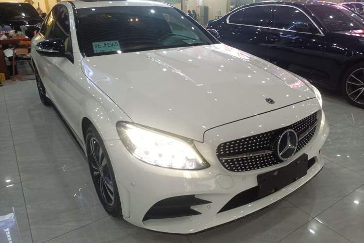 Used Mercedes-Benz C-Class 2019 C 260 Sport Edition Front Right 45 Deg