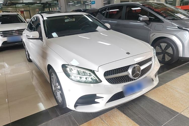 Used Mercedes-Benz C-Class 2019 C 180 L Fashion Edition Sport Version Front Right 45 Deg
