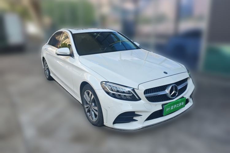 Used Mercedes-Benz C-Class 2019 C 180 L Fashion Edition Sport Version Front Right 45 Deg