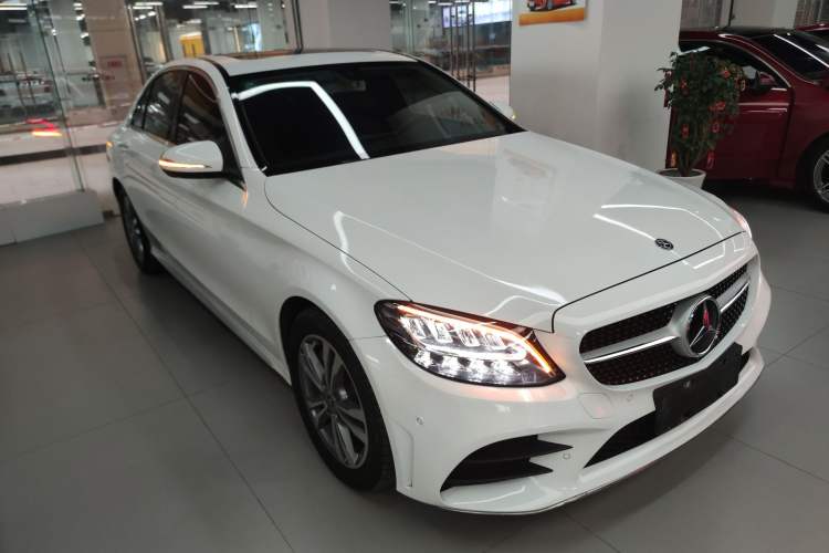 Used Mercedes-Benz C-Class 2019 C 180 L Fashion Edition Sport Version Front Right 45 Deg