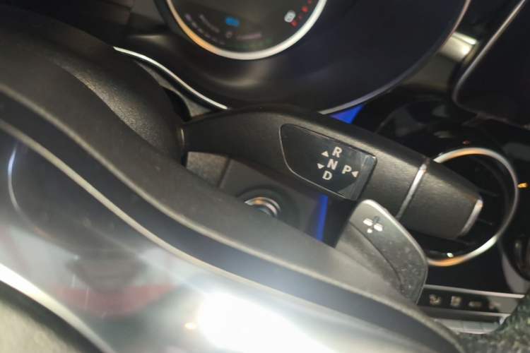 Used Mercedes-Benz C-Class 2019 C 260 Sport Edition Gear Lever