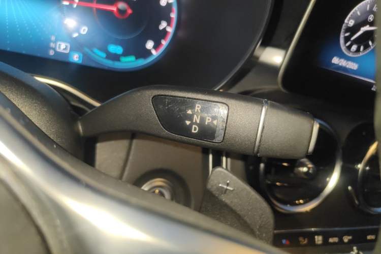 Used Mercedes-Benz C-Class 2019 Restyled C 260 L Sport Edition Gear Lever