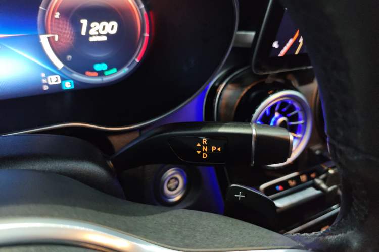 Used Mercedes-Benz C-Class 2019 Restyled C 260 L Sport Edition Gear Lever