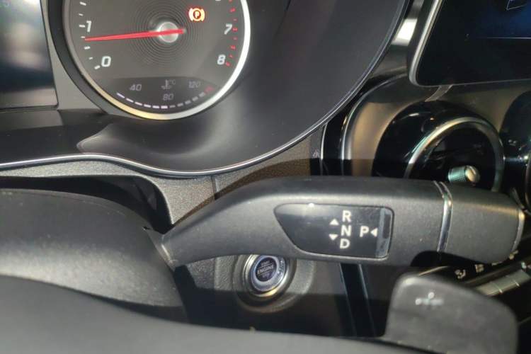Used Mercedes-Benz C-Class 2019 C 180 L Fashion Edition Sport Version Gear Lever