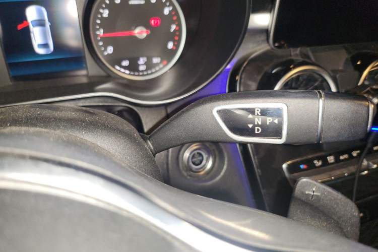 Used Mercedes-Benz C-Class 2019 C 180 L Dynamic Sports Edition Gear Lever