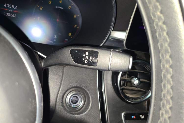 Used Mercedes-Benz C-Class 2019 Restyled C 260 L Sport Edition Gear Lever