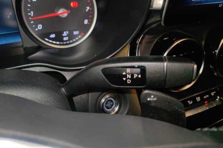 Used Mercedes-Benz C-Class 2019 C 180 L Fashion Edition Sport Version Gear Lever