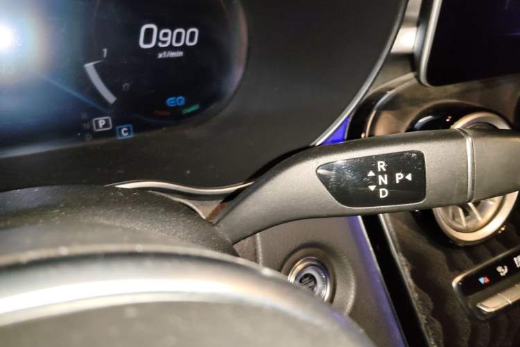 Used Mercedes-Benz C-Class 2019 C 260 L 4MATIC Sport Edition Gear Lever