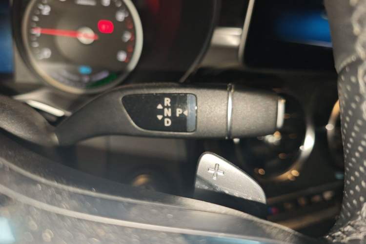 Used Mercedes-Benz C-Class 2019 C 260 Sport Edition Gear Lever
