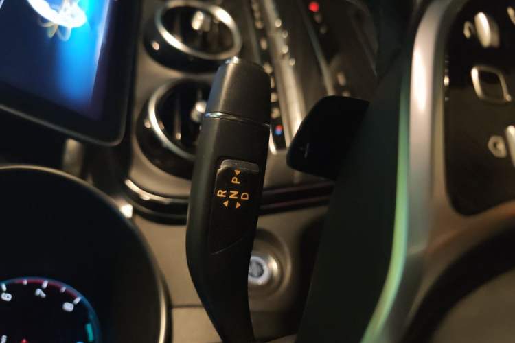 Used Mercedes-Benz C-Class 2019 Restyled C 260 L Sport Edition Gear Lever