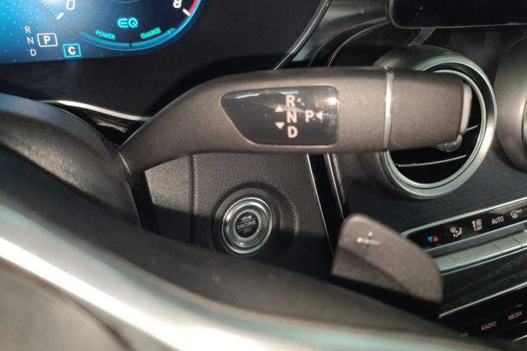 Used Mercedes-Benz C-Class 2019 C 260 Estate Gear Lever