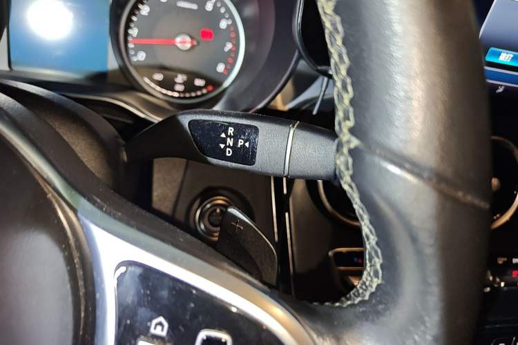 Used Mercedes-Benz C-Class 2019 C 180 L Fashion Edition Sport Version Gear Lever