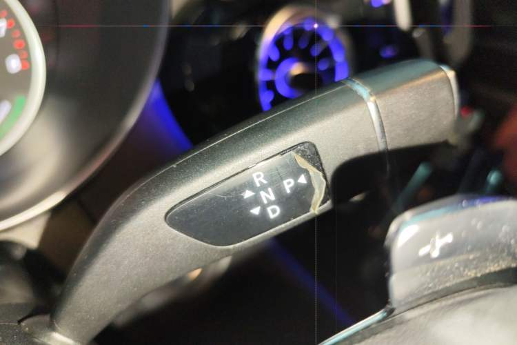 Used Mercedes-Benz C-Class 2019 C 260 Sport Edition Gear Lever