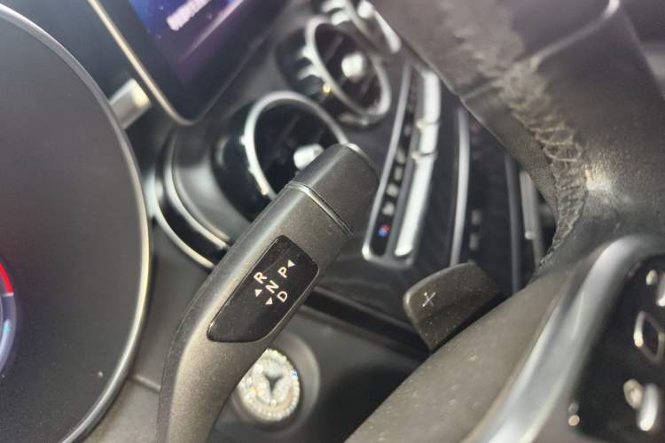 Used Mercedes-Benz C-Class 2019 Restyled C 260 L Sport Edition Gear Lever