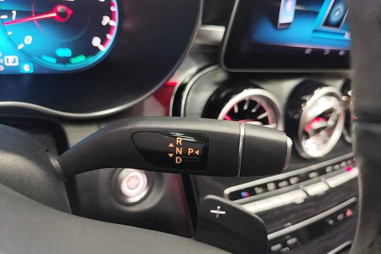 Used Mercedes-Benz C-Class 2019 Restyled C 260 L Sport Edition Gear Lever