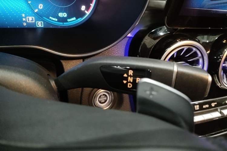 Used Mercedes-Benz C-Class 2019 C 260 Sport Edition Gear Lever