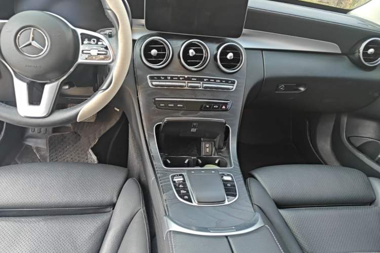 Used Mercedes-Benz C-Class 2019 C 260 L Sport Edition Gear Lever