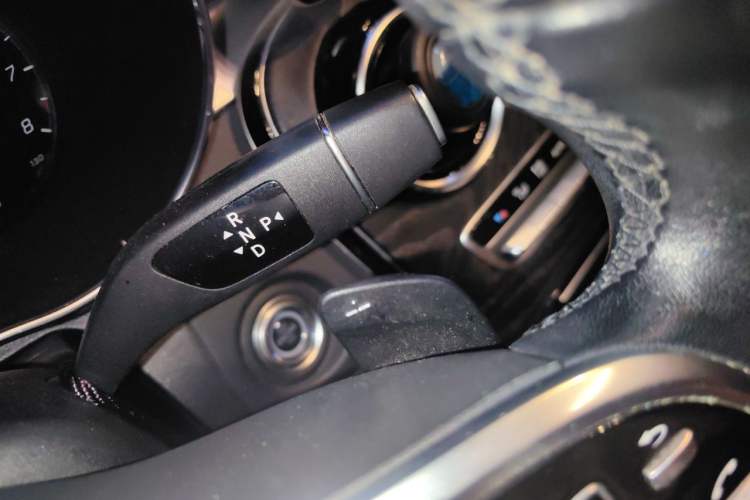 Used Mercedes-Benz C-Class 2019 Restyled C 260 L Sport Edition Gear Lever