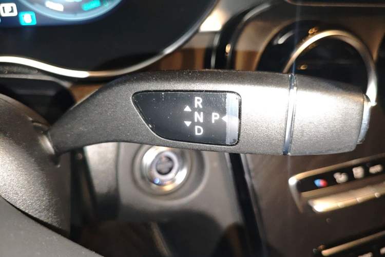 Used Mercedes-Benz C-Class 2019 Restyled C 260 L Sport Edition Gear Lever