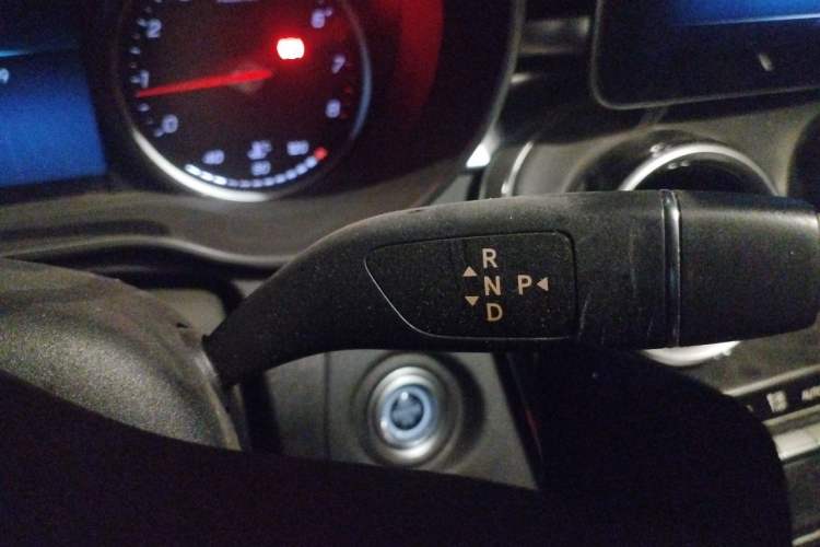 Used Mercedes-Benz C-Class 2019 C 180 L Fashion Edition Sport Version Gear Lever