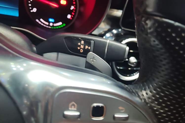 Used Mercedes-Benz C-Class 2019 C 260 Sport Edition Gear Lever