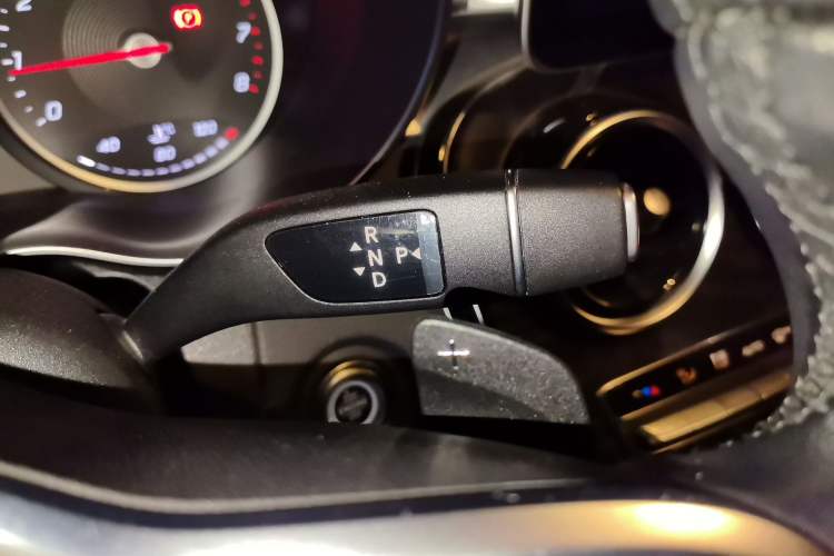 Used Mercedes-Benz C-Class 2019 C 180 L Fashion Edition Sport Version Gear Lever