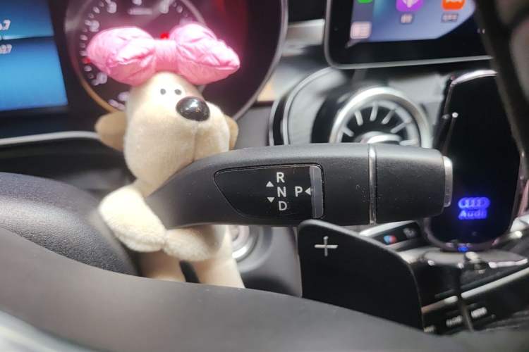 Used Mercedes-Benz C-Class 2019 C 180 L Fashion Edition Sport Version Gear Lever
