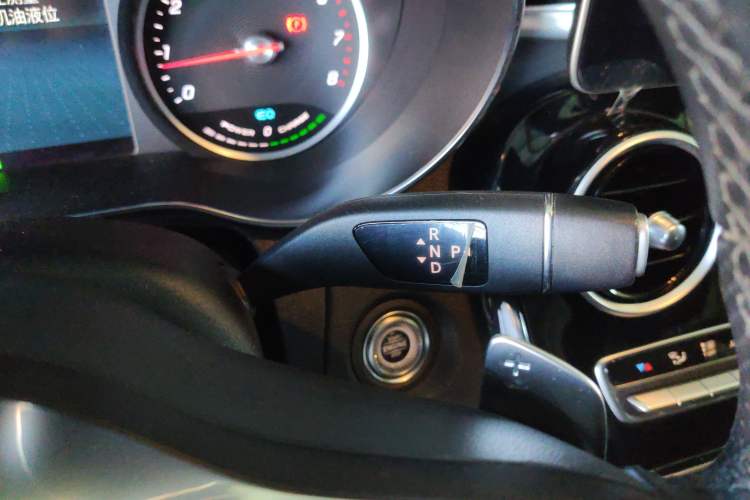 Used Mercedes-Benz C-Class 2019 C 260 Sport Edition 4MATIC Gear Lever
