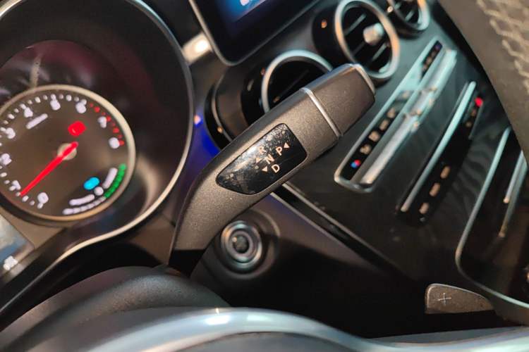 Used Mercedes-Benz C-Class 2019 C 260 L Sport Edition Gear Lever
