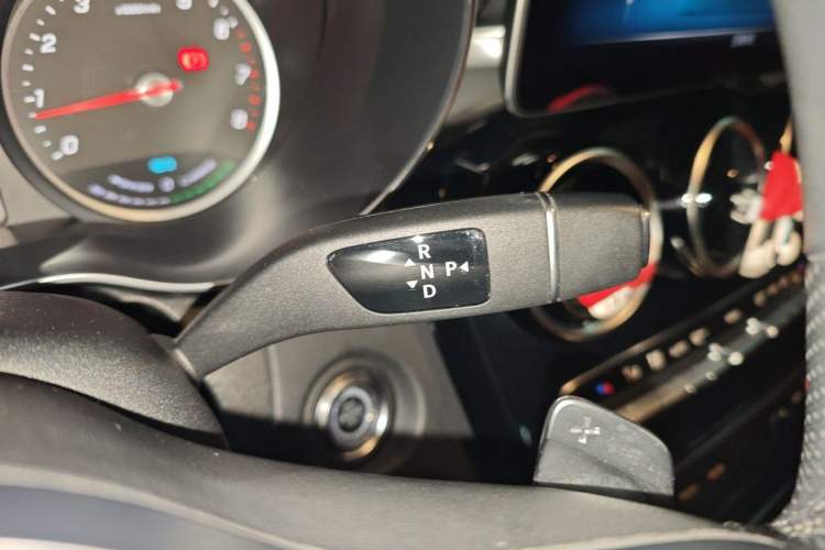 Used Mercedes-Benz C-Class 2019 C 260 Sport Edition Gear Lever