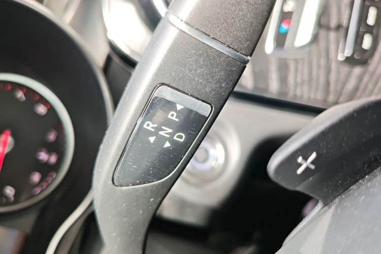 Used Mercedes-Benz C-Class 2019 C 180 L Dynamic Sports Edition Gear Lever