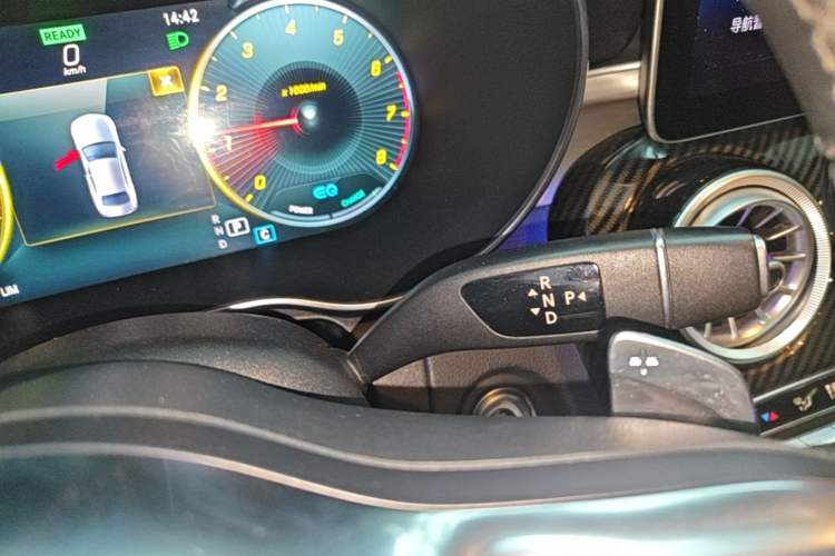 Used Mercedes-Benz C-Class 2019 C 260 Sport Edition Gear Lever