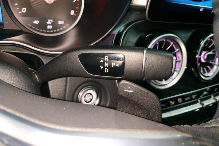 Used Mercedes-Benz C-Class 2019 C 180 L Fashion Edition Sport Version Gear Lever