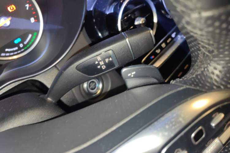 Used Mercedes-Benz C-Class 2019 C 260 Sport Edition Gear Lever