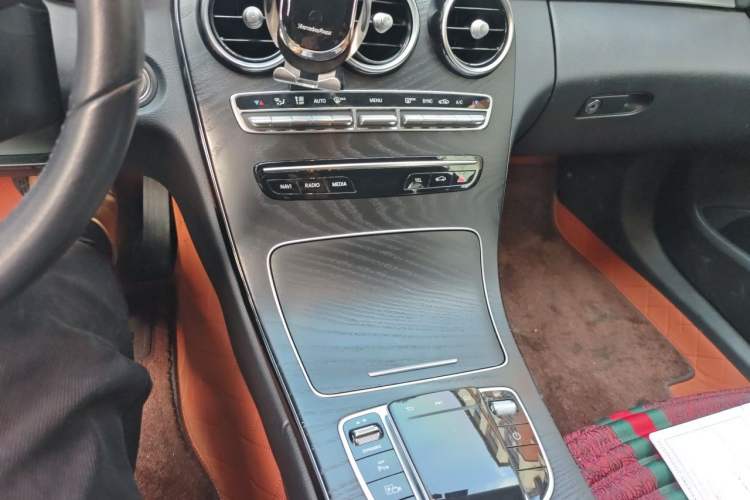 Used Mercedes-Benz C-Class 2019 C 180 L Fashion Edition Sport Version Gear Lever