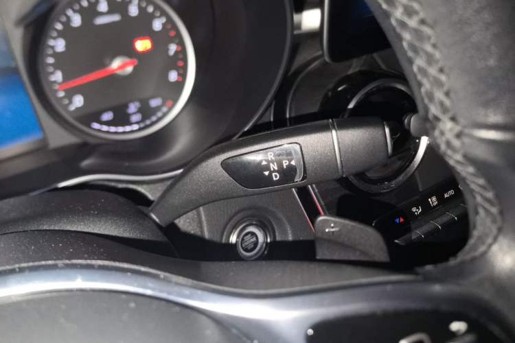 Used Mercedes-Benz C-Class 2019 C 180 L Fashion Edition Sport Version Gear Lever
