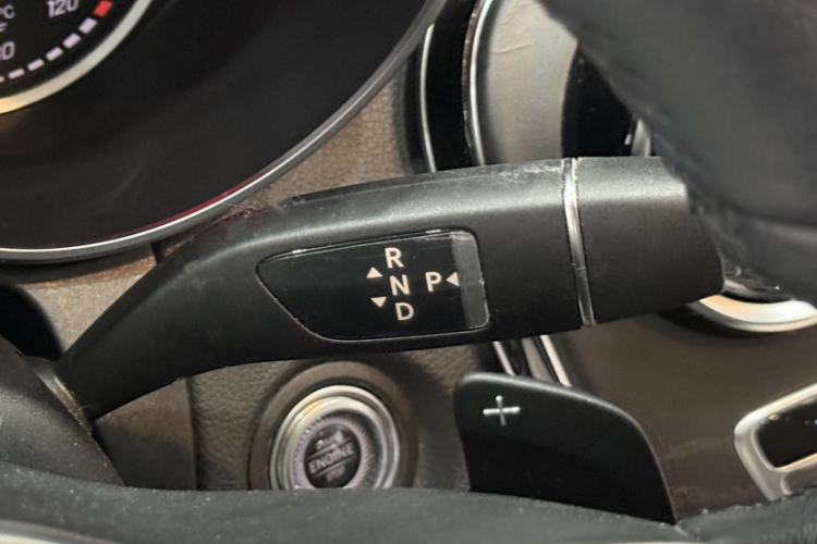 Used Mercedes-Benz C-Class 2019 C 180 L Fashion Edition Sport Version Gear Lever