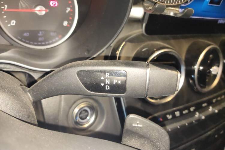 Used Mercedes-Benz C-Class 2019 C 180 L Fashion Edition Sport Version Gear Lever