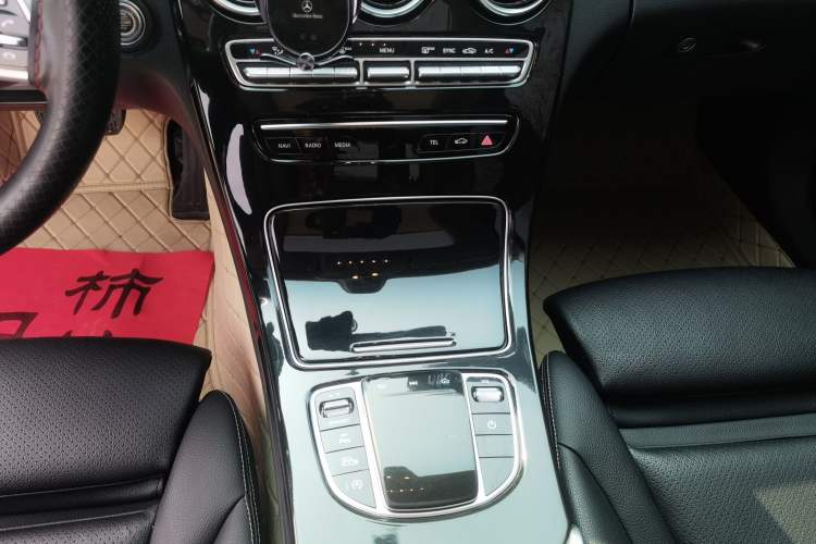 Used Mercedes-Benz C-Class 2019 C 260 L 4MATIC Sport Edition Gear Lever