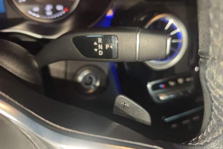Used Mercedes-Benz C-Class 2019 C 180 L Dynamic Sports Edition Gear Lever