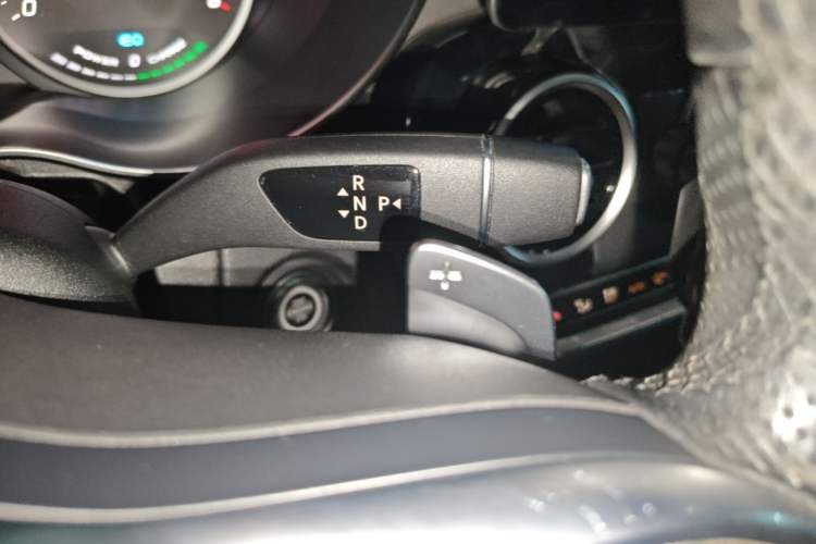 Used Mercedes-Benz C-Class 2019 C 260 Sport Edition Gear Lever