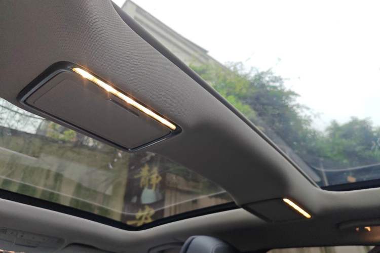 Used Mercedes-Benz C-Class 2019 Restyled C 260 L Sport Edition Headliner