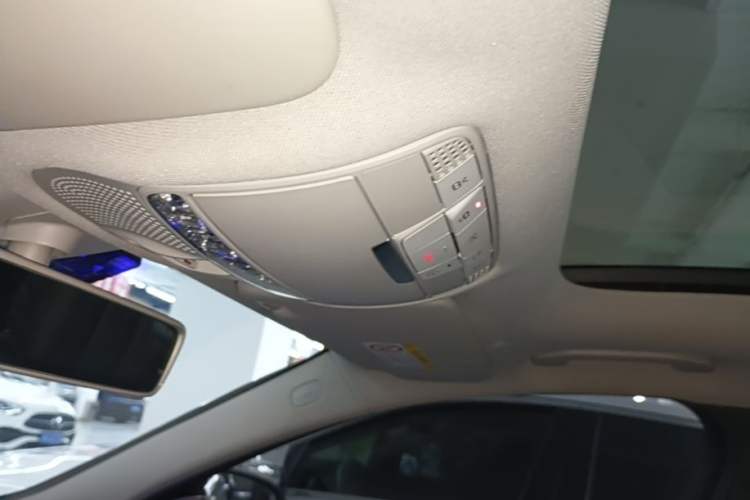 Used Mercedes-Benz C-Class 2019 C 260 L Sport Edition Headliner