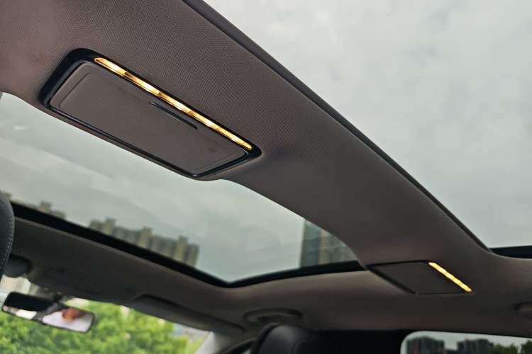 Used Mercedes-Benz C-Class 2019 Restyled C 260 L Sport Edition Headliner