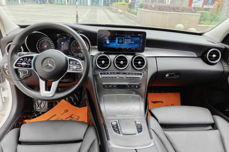 Used Mercedes-Benz C-Class 2019 C 180 L Fashion Model Interior 1