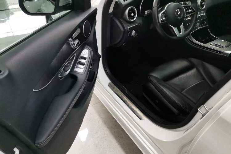 Used Mercedes-Benz C-Class 2019 C 260 Estate Interior 2