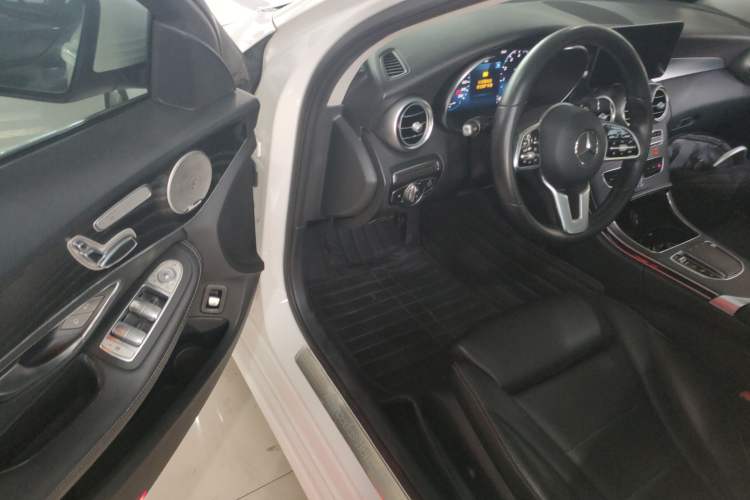 Used Mercedes-Benz C-Class 2019 C 260 Estate Interior 3